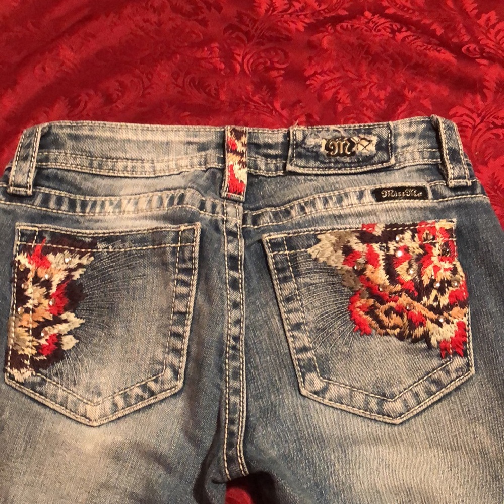 Miss Me sz 26 skinny capris w/beautiful stitching and embellishments, Christmas